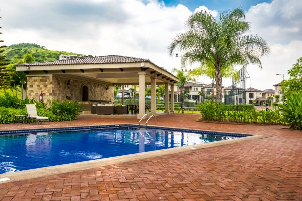 Pool Area Enlargement in Navarre